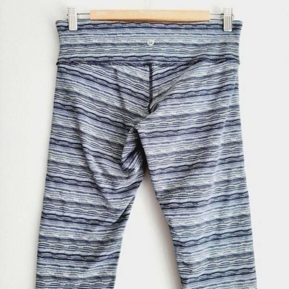 LULULEMON Athletic Crop Leggings Blue & White Sz 8 Flawed - Picture 7 of 11